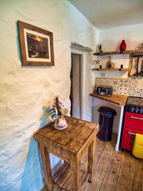 Knocker Cottage Is A 3 Bedroom Made Up Of 1 Double Bedroom And 2 Small Double Bedrooms In Small Village 10 Min To Beaches Camborne Exteriör bild